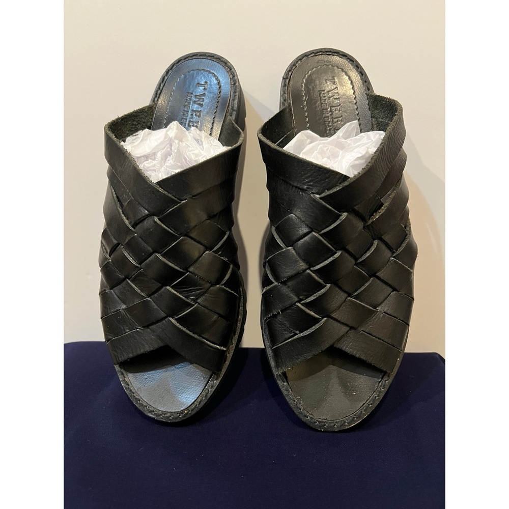 Tweeds black leather sandals.